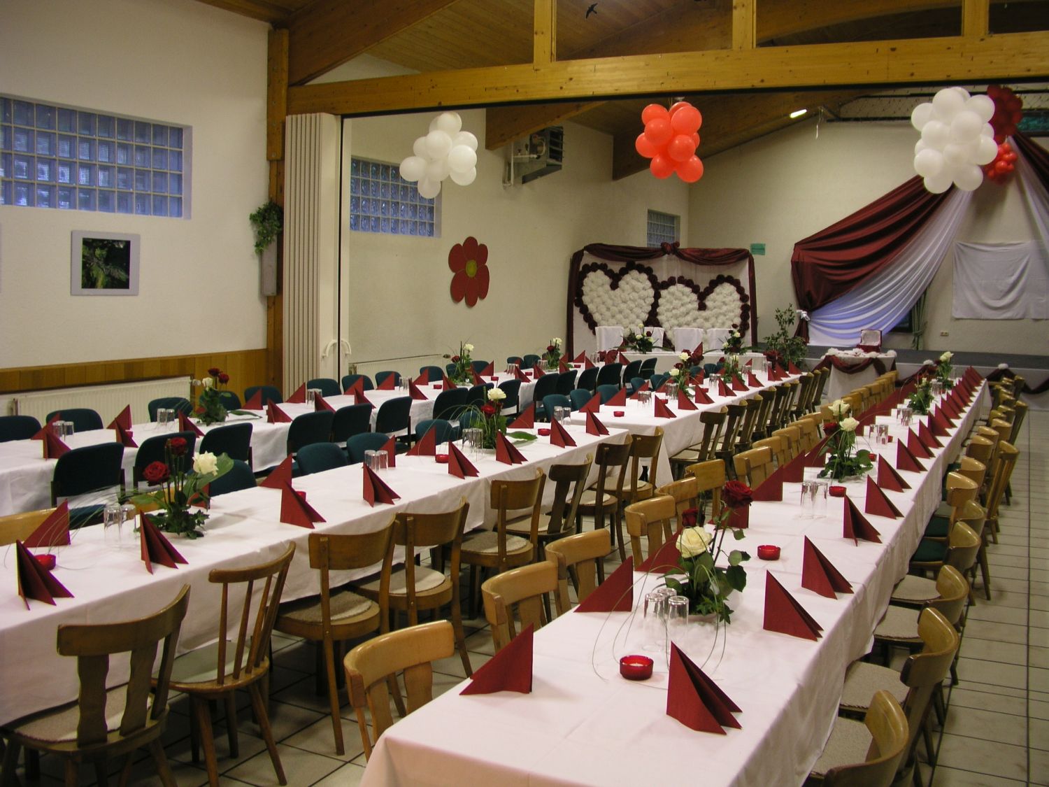 Bestuhlte große Schützenhalle